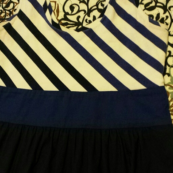 Dress-tank style with empire waist - Picture 3 of 3