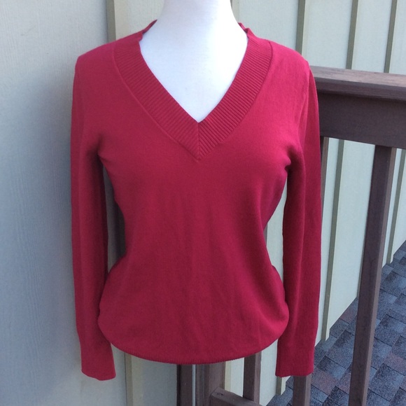 ❌SOLD❌ Vneck light sweater