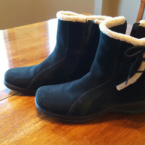 Clarks Women's Black Suede Side Zipper Boots 11M