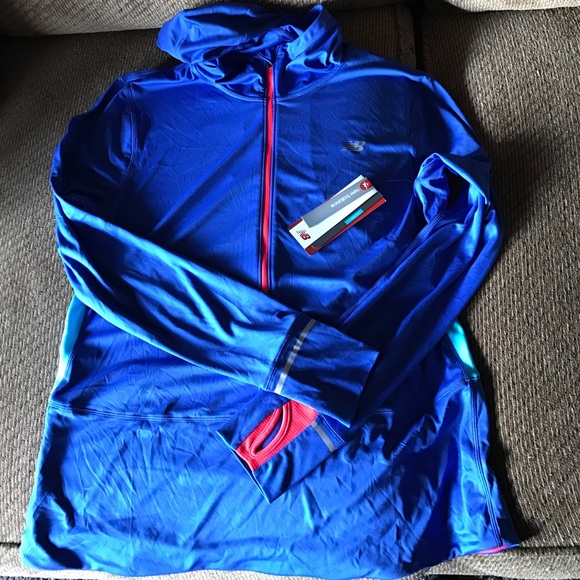 New Balance long sleeve with hood top, size XL NWT