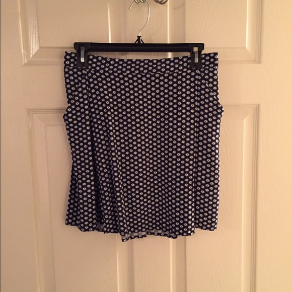 Flowery skirt - Picture 2 of 4