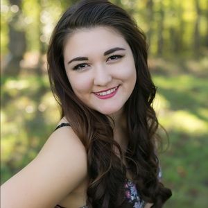 Meet your Posher, Liana