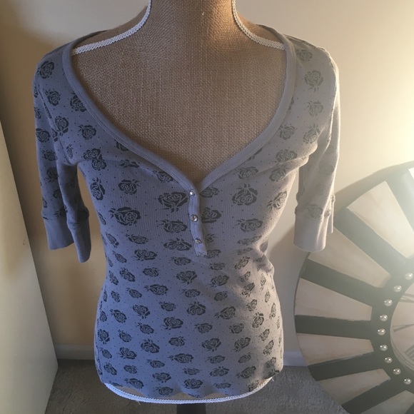 Express gray top with rose pattern - Picture 1 of 4