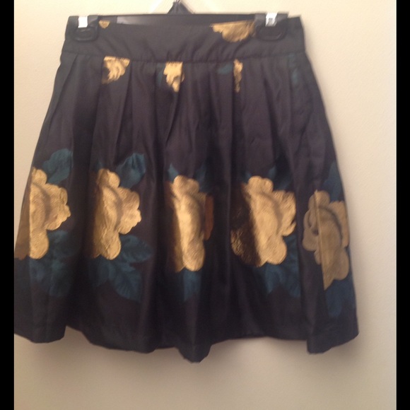 Polyester mini skirt - Picture 2 of 4