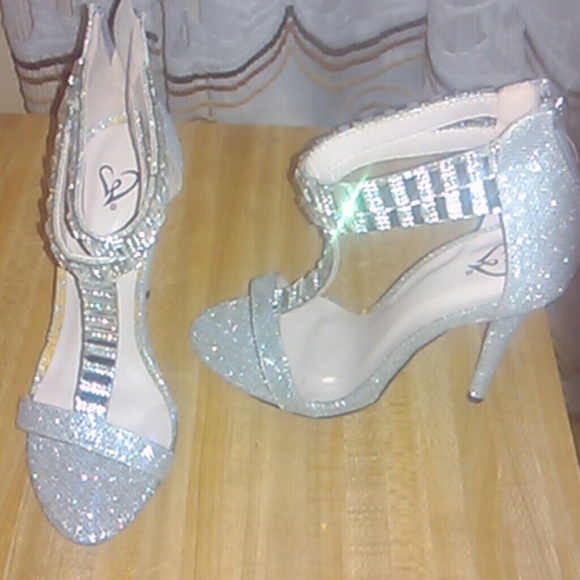 STUNNING silver heels