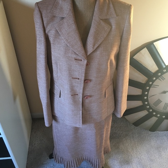 Le Suit dusty rose two piece suite