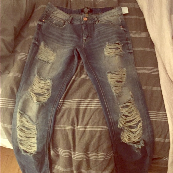 Refuge ripped boyfriend jeans NWT