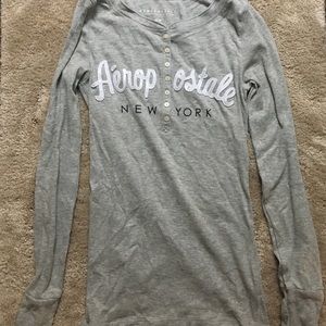 gray Aeropostale shirt