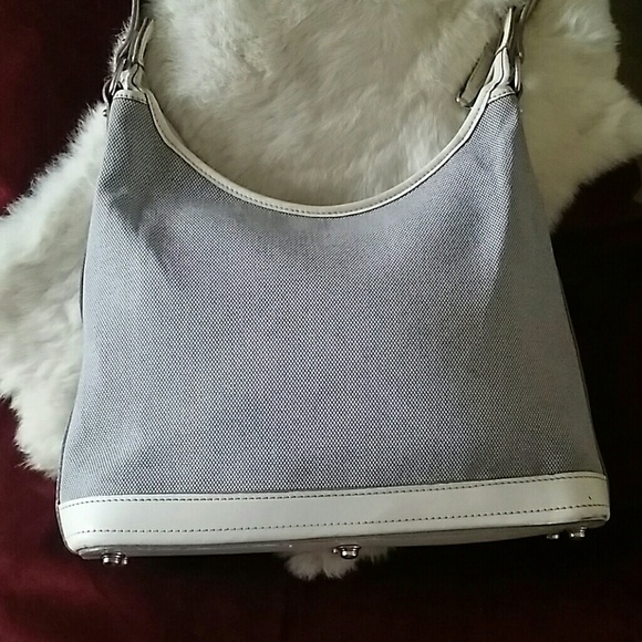👜Classic Dooney and Bourke shoulder bag - Picture 2 of 8