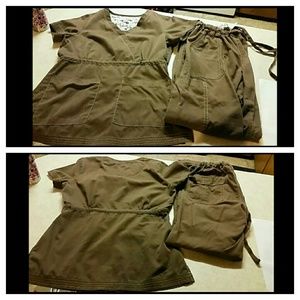 Small petite brown Koi scrub set