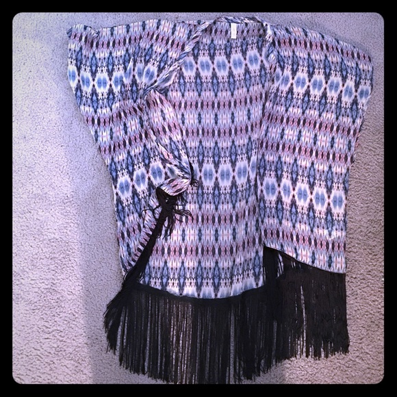 Shawl with tassels