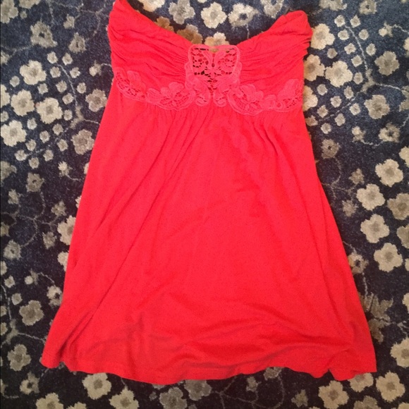 sleeveless orange top