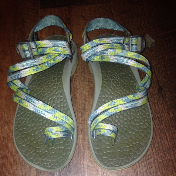 Multi strap chacos