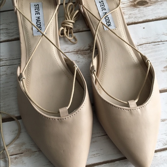 Last pair! Size 7 Steve Madden lace up flats - Picture 2 of 4