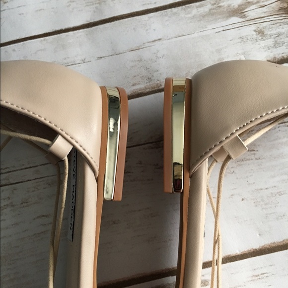 Last pair! Size 7 Steve Madden lace up flats - Picture 3 of 4