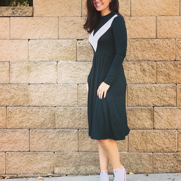 Abigail Dress in Hunter Green - Picture 2 of 4