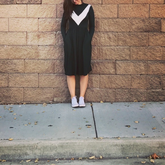 Abigail Dress in Hunter Green - Picture 4 of 4