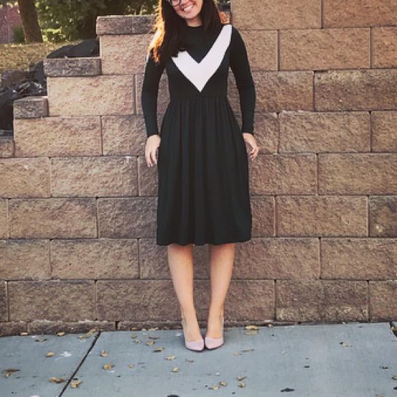 Abigail Dress in Hunter Green - Picture 3 of 4