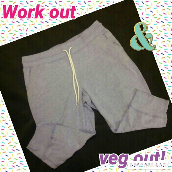 Danskin Now periwinkle capri joggers!