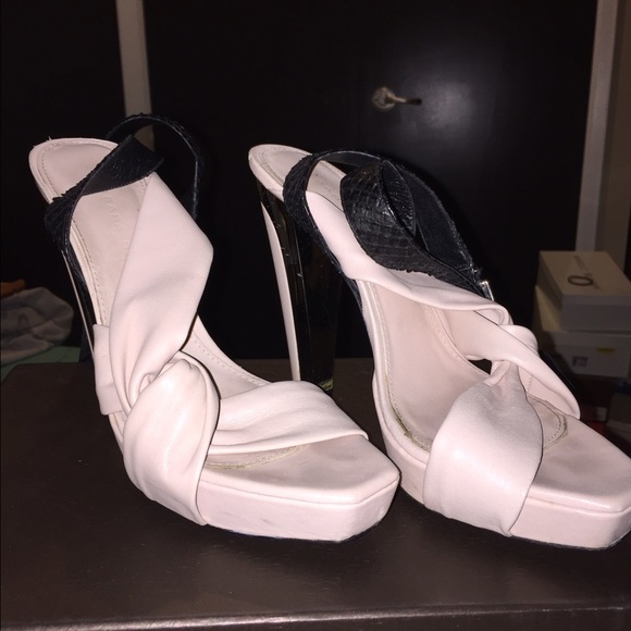 Authentic Designer shoes - Picture 1 of 4