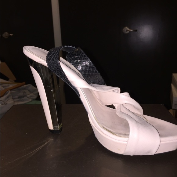 Authentic Designer shoes - Picture 2 of 4