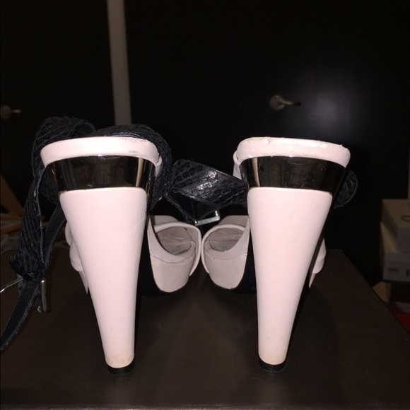 Authentic Designer shoes - Picture 3 of 4