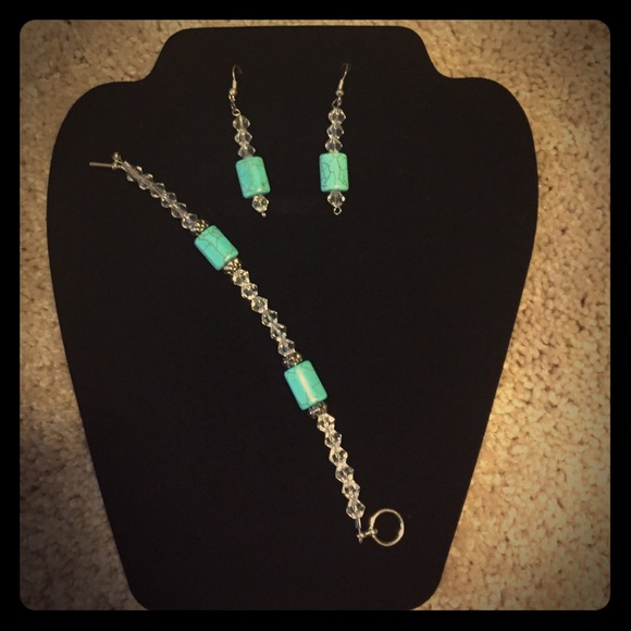 Crackle Turquoise and Crystal Bracelet & Earrings