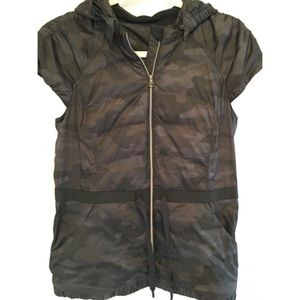 Lululemon Spring Fling puffy vest in black camo