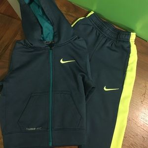 Nike Therma-Fit jogging set 2T