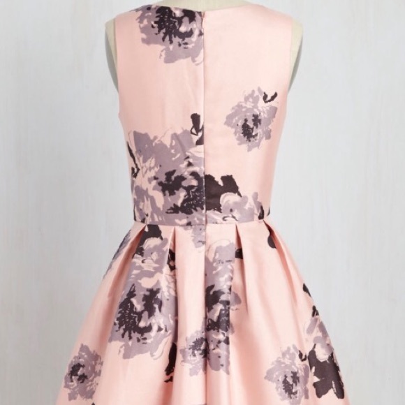 Gorgeous Chi Chi London Dress - Picture 2 of 4