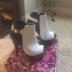 Black and white platforms