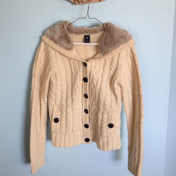 Gap Cream Sweater w Fur Hood