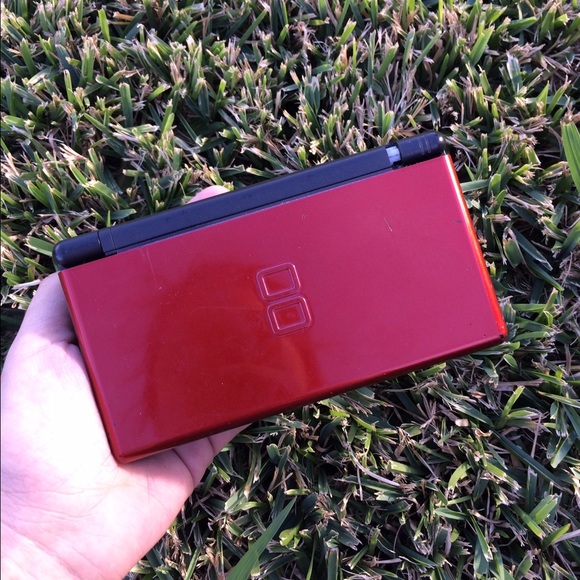 Red Nintendo DS Lite