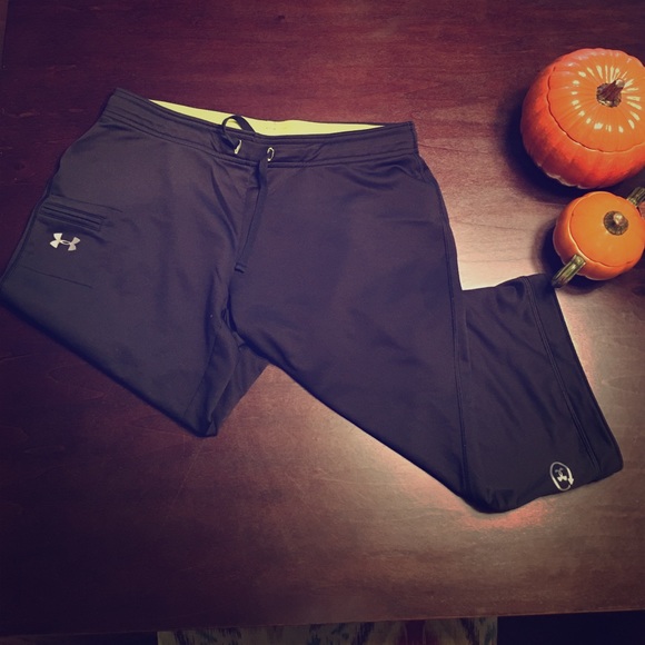 Under Armour green semi-fitted heat gear