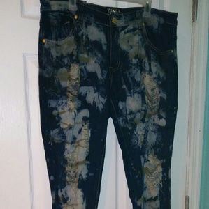 Distressed skinny jeans