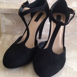 Suede Pumps