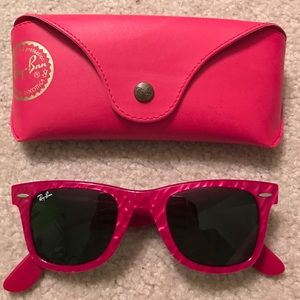 Red Ray-Ban Wayfarers