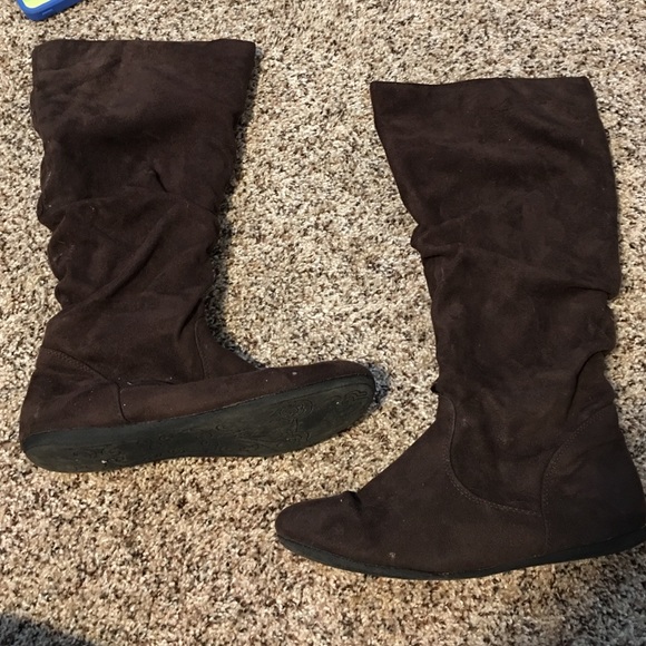 Suede brown boots