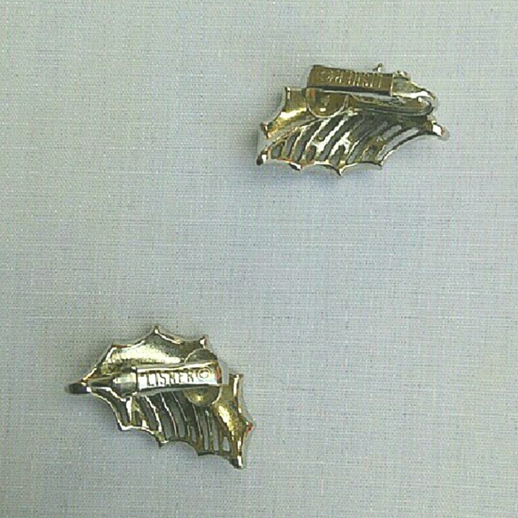 Vintage 1950s Lisner Marcasite Holly Leaf Earrings - Picture 4 of 4