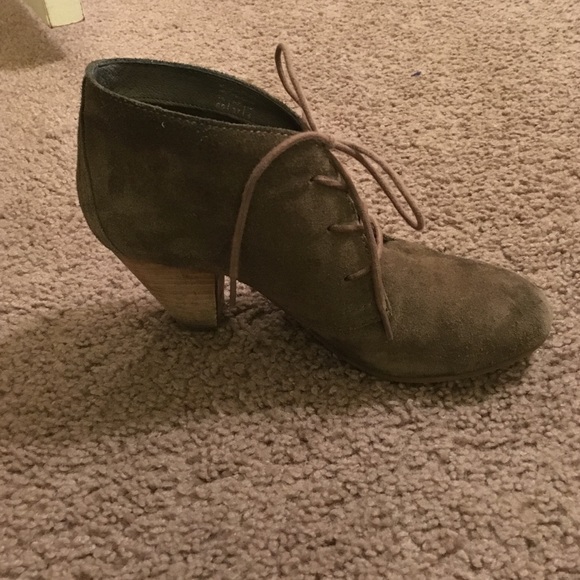 Aldo tan suede heeled booties