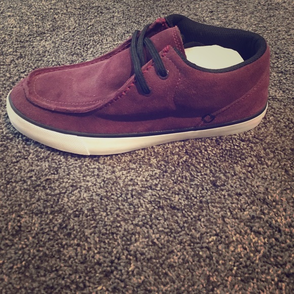 Brand New Size 7 Ipath shoes