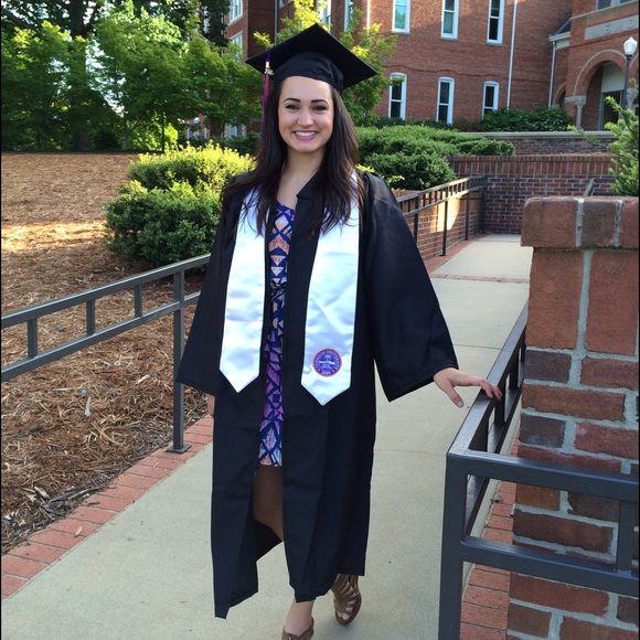 Meet your Posher, Meghan - Picture 2 of 4