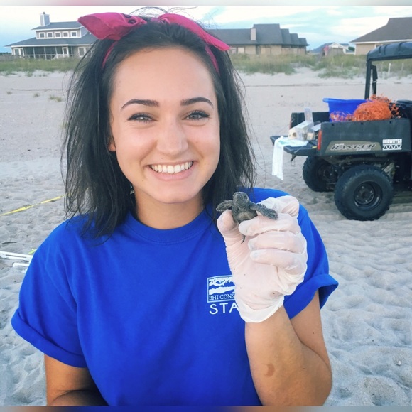 Meet your Posher, Meghan - Picture 3 of 4