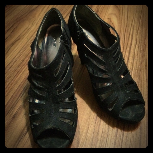 Black Ankle Heels.