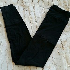 LuLaRoe OS Black Legging🦄