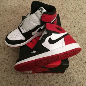 ✨⭐️NIKE AIR JORDAN 1 RETRO "BLACK TOE"⭐️✨