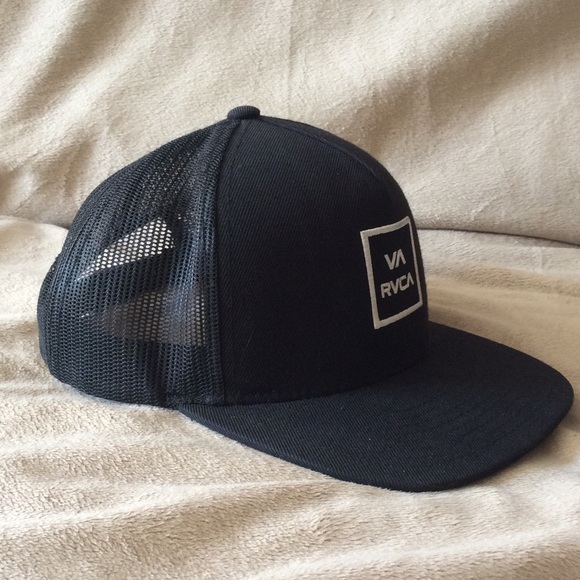 ❌SOLD❌ RVCA SnapBack - Picture 2 of 4