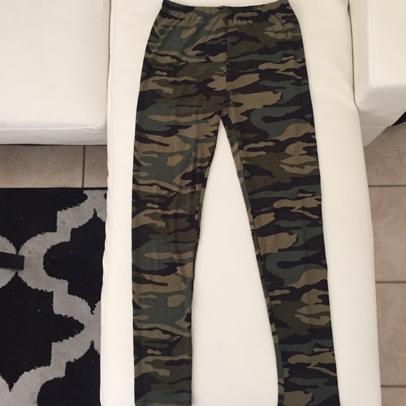 ⭐️⭐️⭐️⭐️⭐️ Last 1! CAMO LEGGINGS 🆕 - Picture 3 of 7