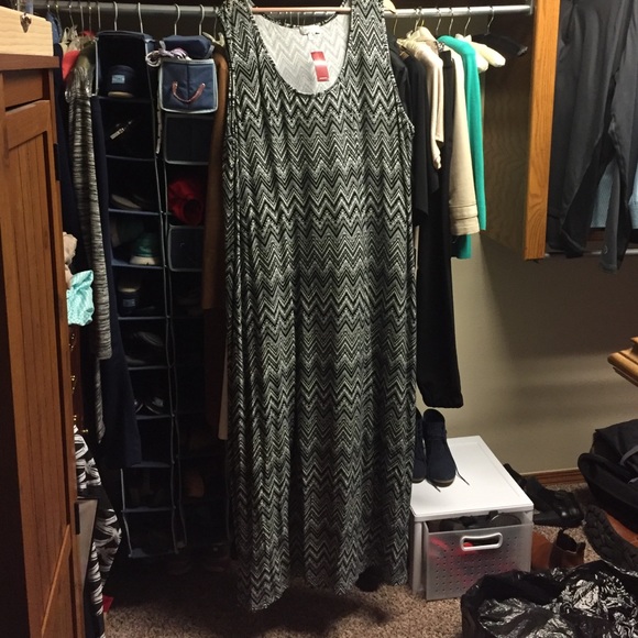Avenue NWT dress- 30/32