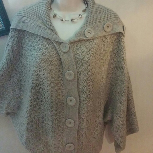 NWOT Nine West Wide Sleeved Sweater. Cute!!!